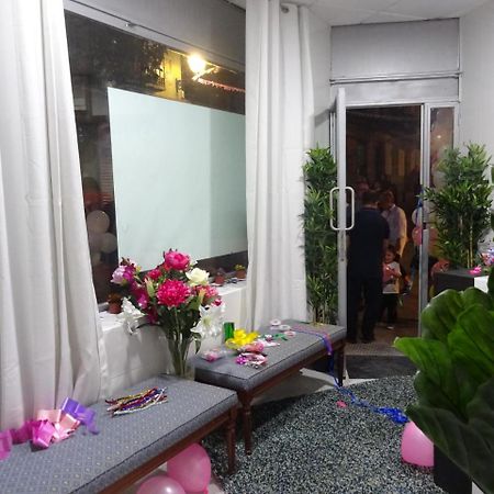 Hostal Lavapies Madrid Eksteriør billede