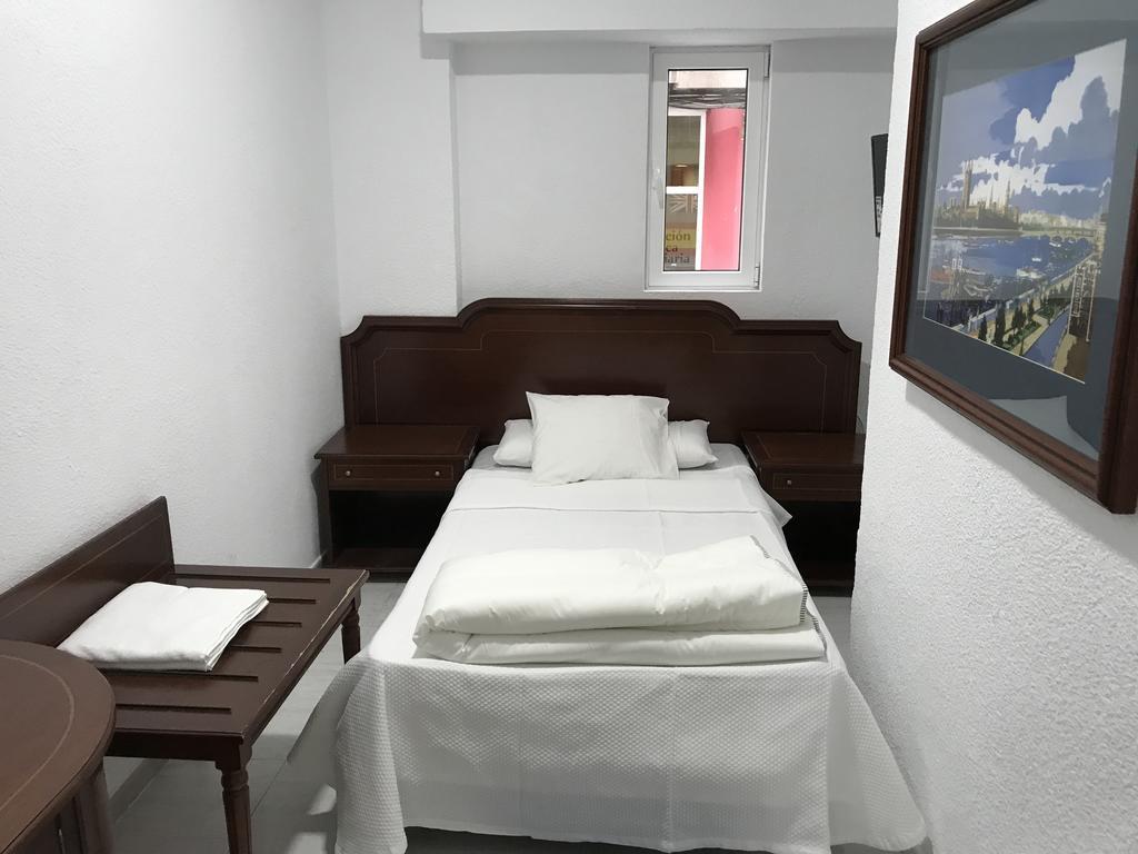 Hostal Lavapies Madrid Eksteriør billede