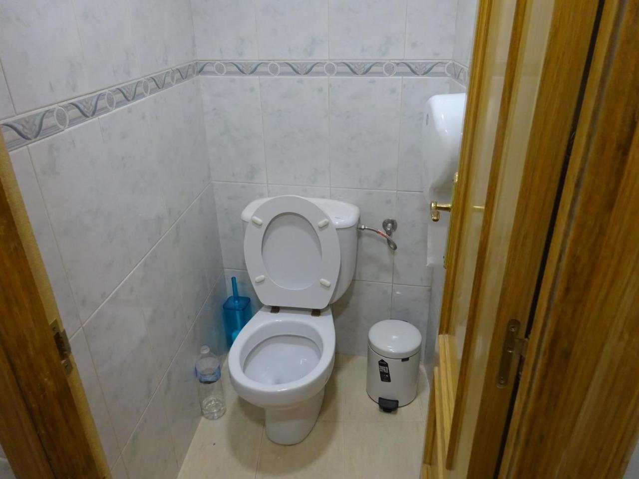 Hostal Lavapies Madrid Eksteriør billede