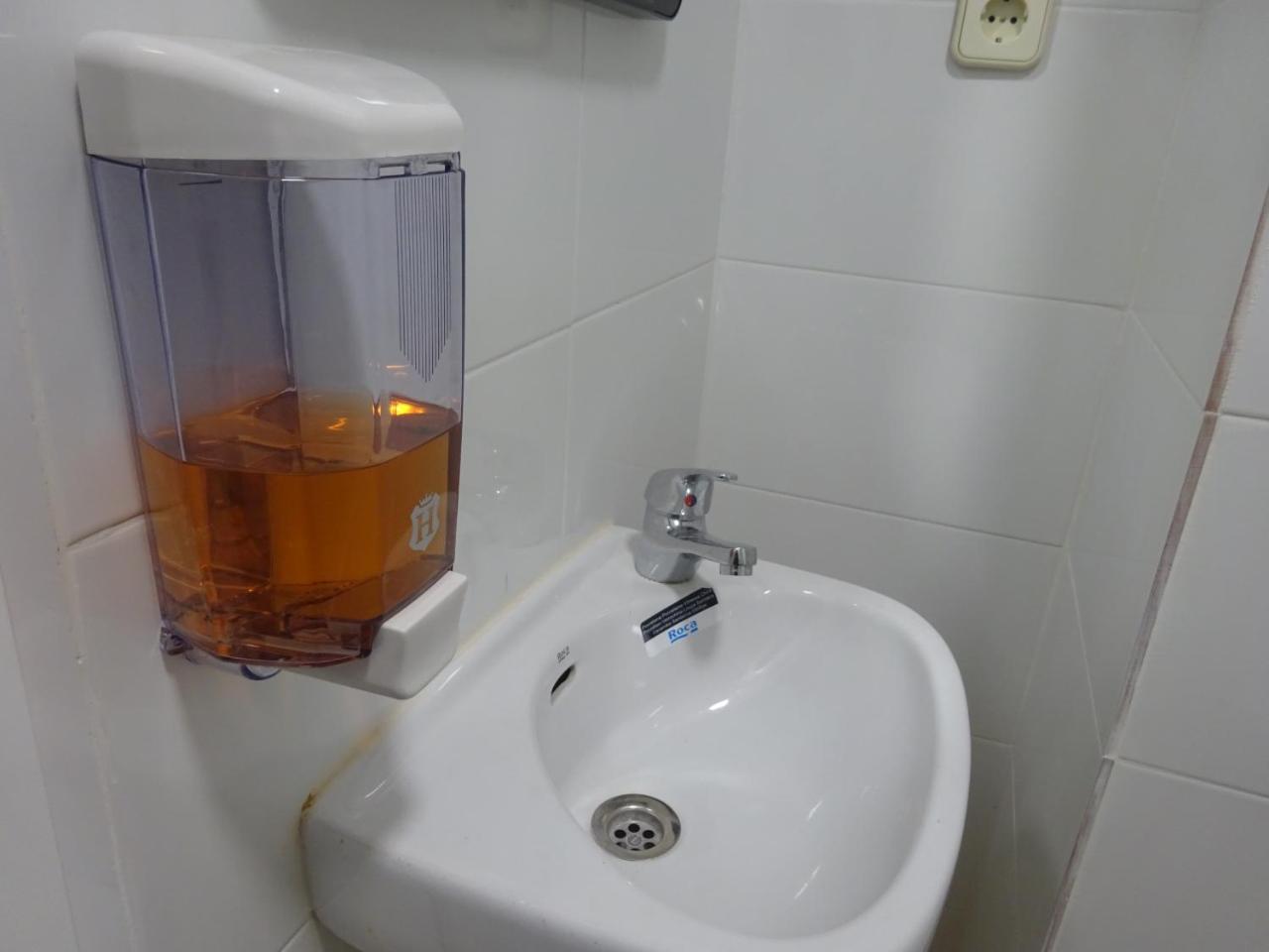 Hostal Lavapies Madrid Eksteriør billede