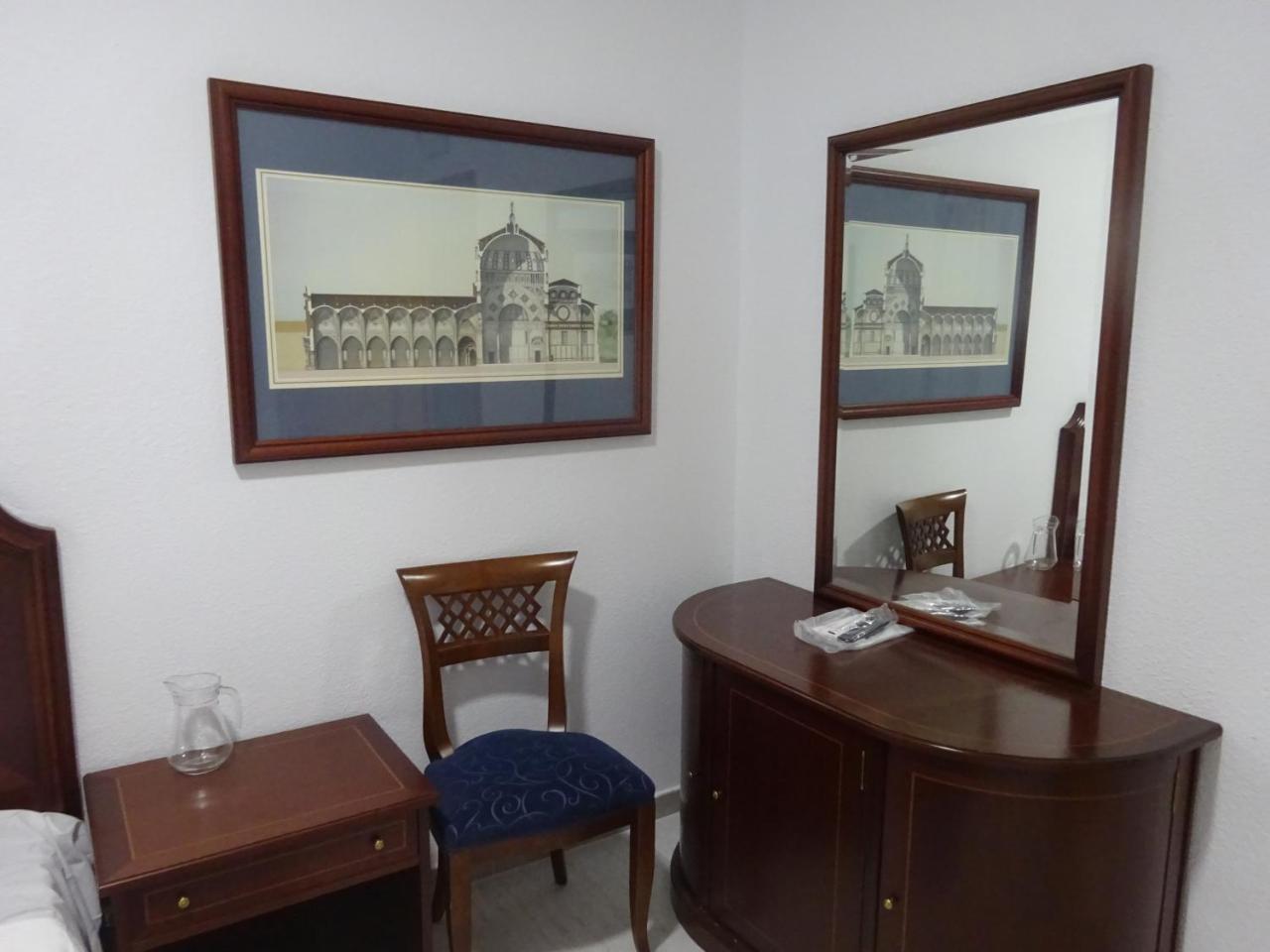 Hostal Lavapies Madrid Eksteriør billede