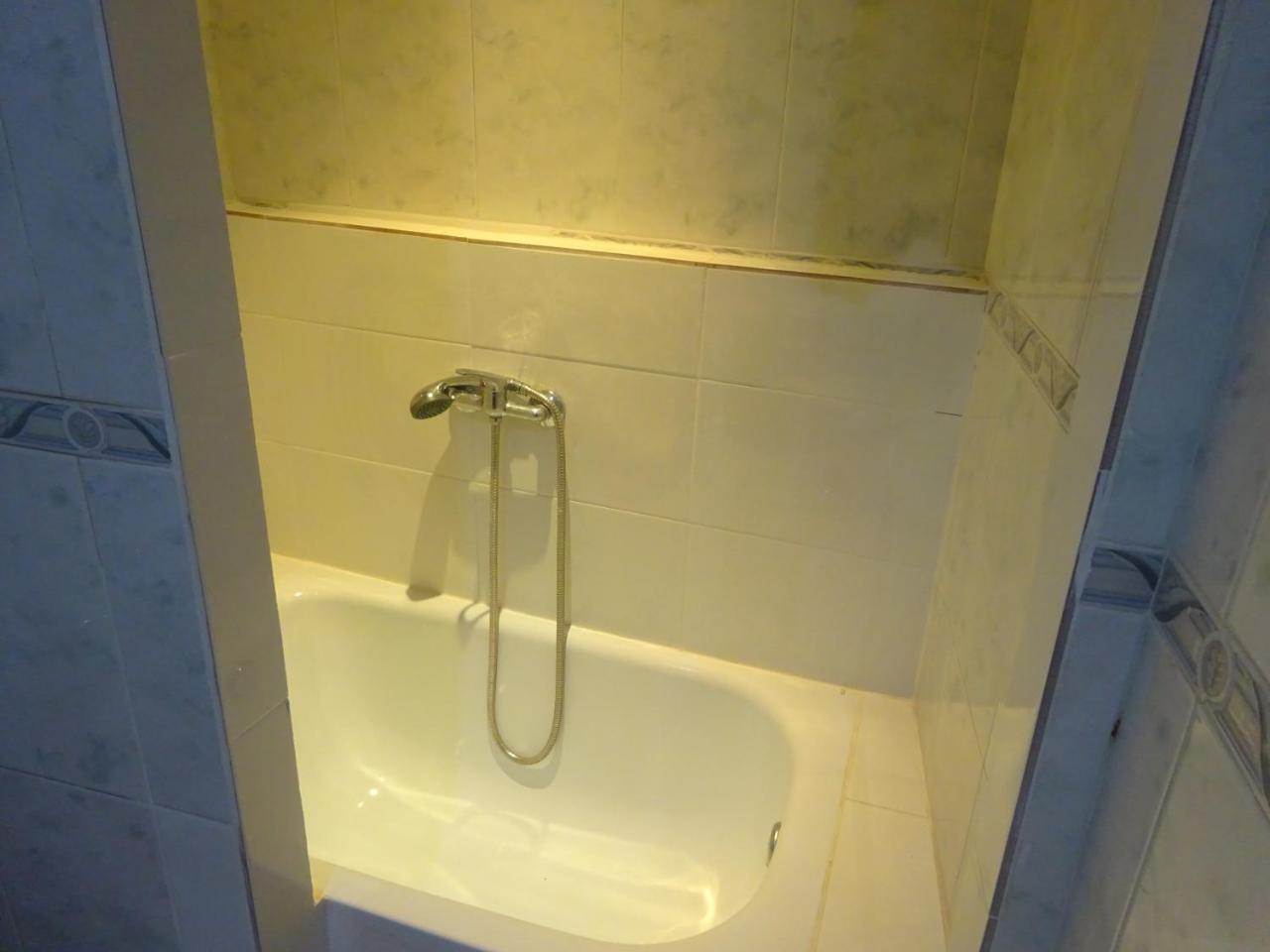 Hostal Lavapies Madrid Eksteriør billede